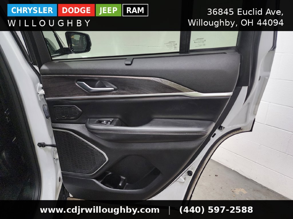 Used 2023 Jeep Grand Cherokee Limited w/ Luxury Tech Group II AWD/4WD image 34