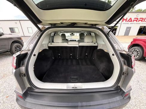 Used 2019 Jeep Cherokee Limited w/ Luxury Group AWD/4WD image 8