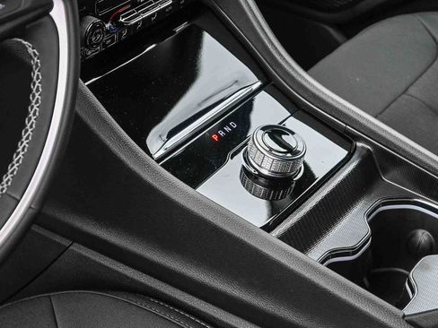 New 2025 Jeep Grand Cherokee L Laredo image 32