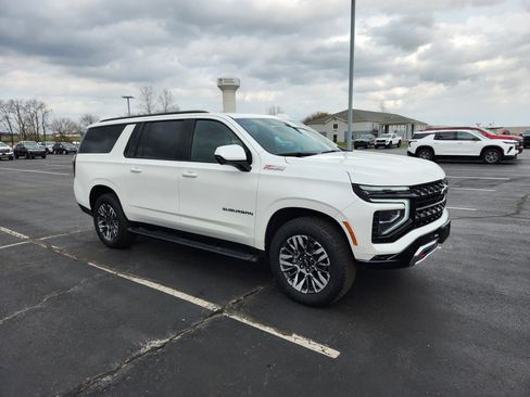 Used 2025 Chevrolet Suburban Z71 image 9