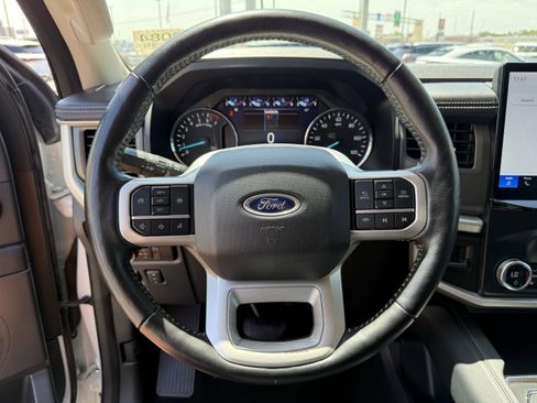 Used 2024 Ford Expedition XLT RWD image 18