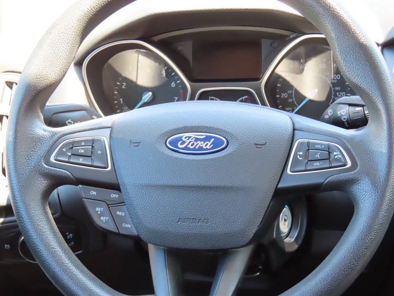Used 2016 Ford Focus SE w/ SE Power Seat Package FWD image 14