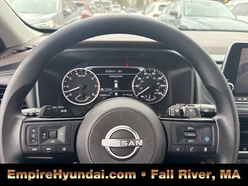 Used 2022 Nissan Rogue SV image 27