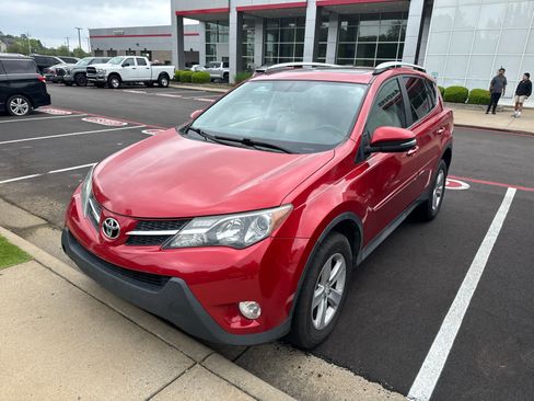 Used 2013 Toyota RAV4 XLE AWD/4WD image 2