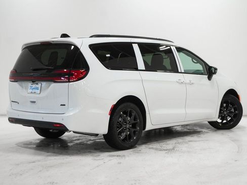 New 2026 Chrysler Pacifica Select image 7