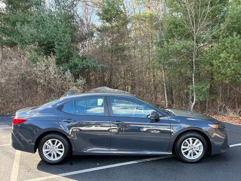 Used 2025 Toyota Camry LE w/ Convenience Package image 6