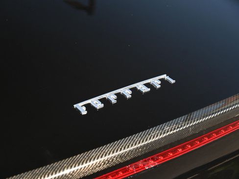 Used 2010 Ferrari California RWD image 14