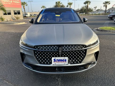 Used 2024 Lincoln Nautilus Reserve image 9