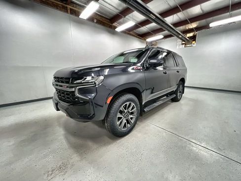 Certified 2022 Chevrolet Tahoe Z71 w/ Luxury Package AWD/4WD image 4