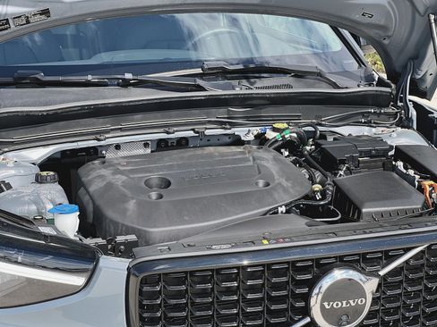 Certified 2023 Volvo XC40 B5 Plus w/ Climate Package AWD/4WD image 25