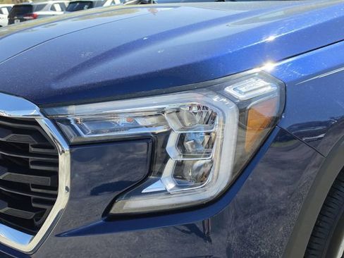 Used 2023 GMC Terrain SLE w/ Driver Convenience Package image 9