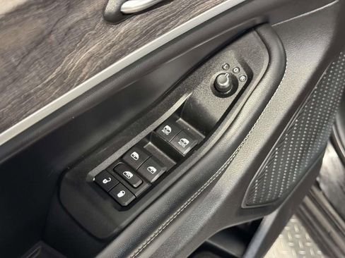 Used 2023 Jeep Grand Cherokee L Limited image 27