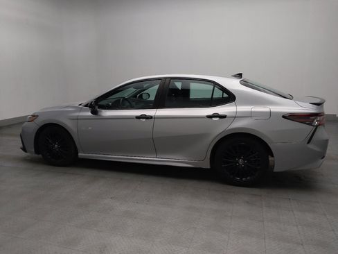 Used 2021 Toyota Camry SE w/ Convenience Package image 3