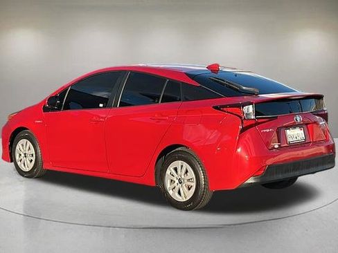 Used 2019 Toyota Prius LE image 4