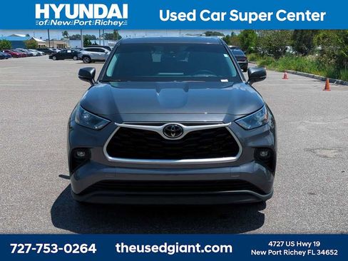 Used 2023 Toyota Highlander LE FWD image 8