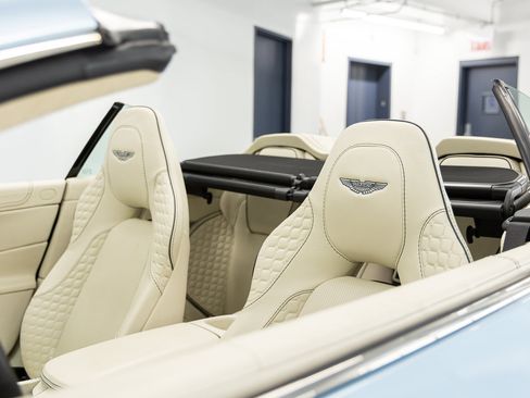 Used 2016 Aston Martin Vanquish Volante RWD image 33