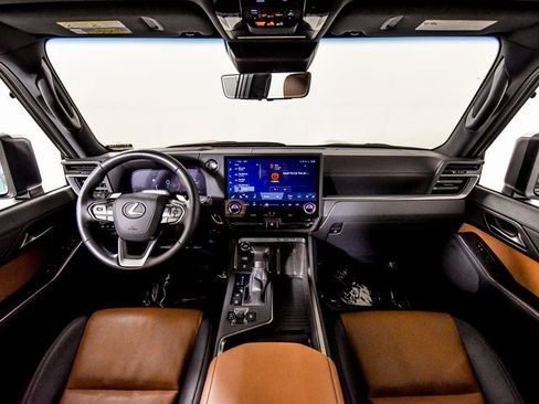 Used 2025 Lexus GX 550 image 3