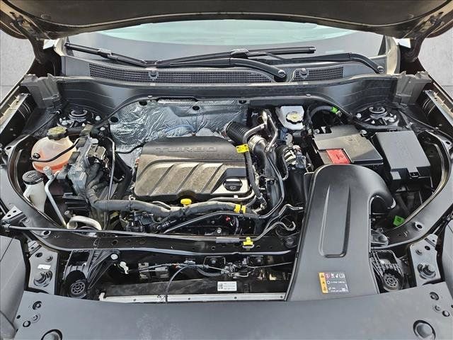 Used 2025 Chevrolet Trax LT FWD image 21