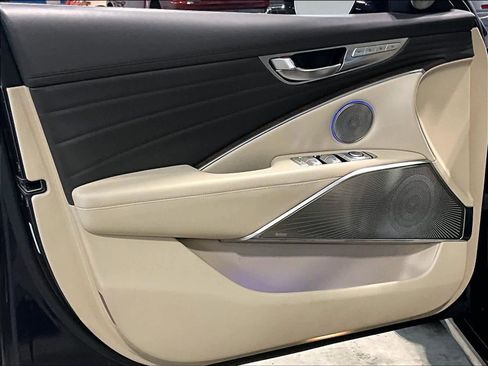 Used 2019 Kia K900 Luxury image 9