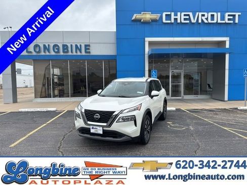 Used 2023 Nissan Rogue SV image 1