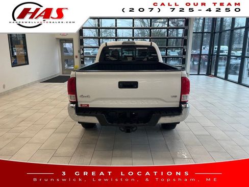 Used 2016 Toyota Tacoma SR5 w/ SR5 Appearance Package (SN) image 5