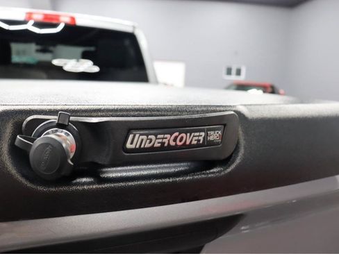 Used 2021 RAM 2500 Tradesman w/ Chrome Appearance Group AWD/4WD image 4
