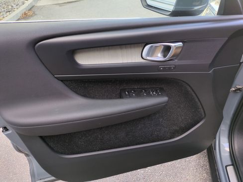 Used 2020 Volvo XC40 T5 Inscription w/ Protection Package Premier image 12