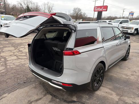 Used 2024 Kia Carnival SX Prestige image 9
