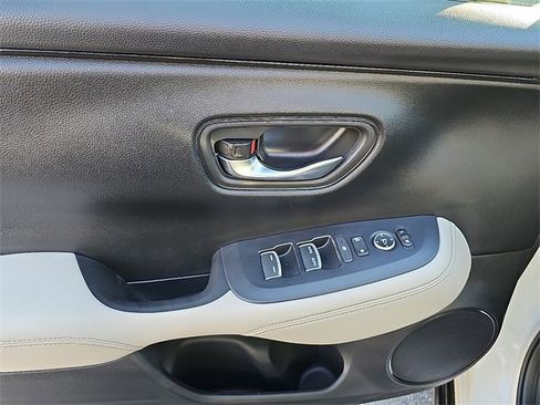 Used 2024 Honda HR-V EX-L image 12