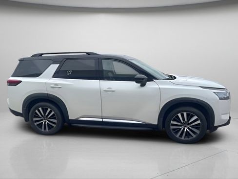 Used 2022 Nissan Pathfinder Platinum w/ Cargo Package image 6