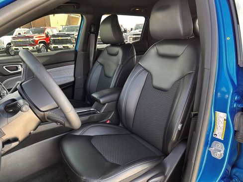 Used 2025 Jeep Compass Latitude image 29