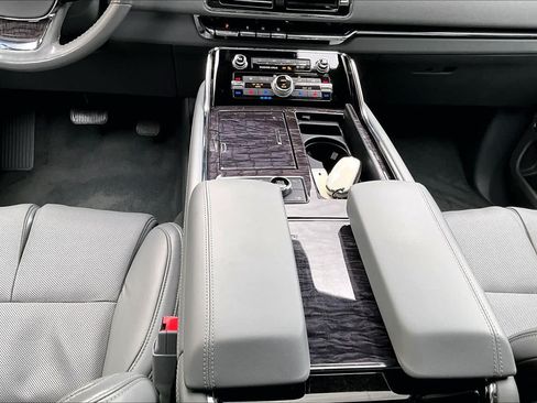 Used 2021 Lincoln Navigator Reserve RWD image 17
