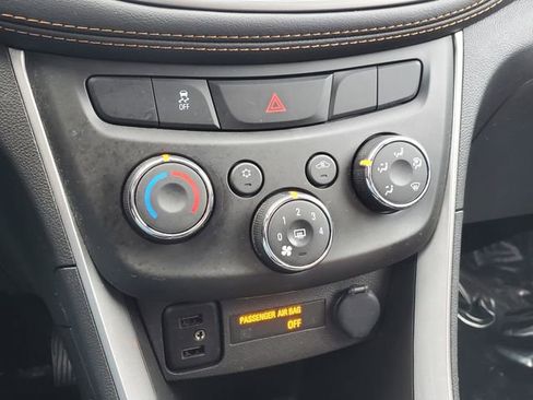 Certified 2022 Chevrolet Trax LT w/ LT Convenience Package image 32