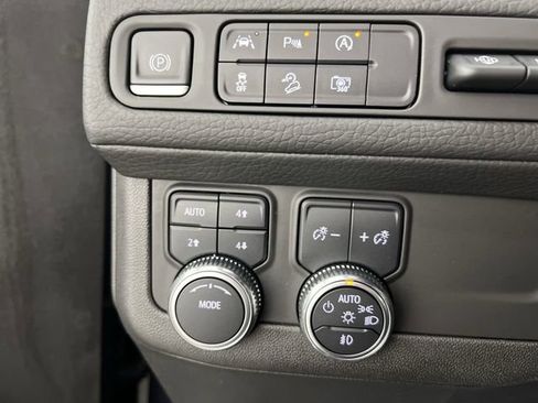 Used 2023 GMC Yukon Denali AWD/4WD image 18