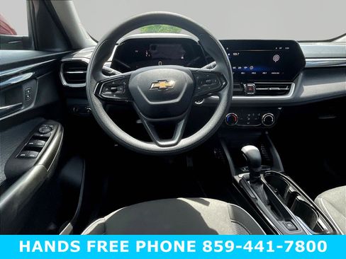 Used 2025 Chevrolet TrailBlazer LT FWD image 8