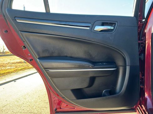 Used 2019 Chrysler 300 S image 15