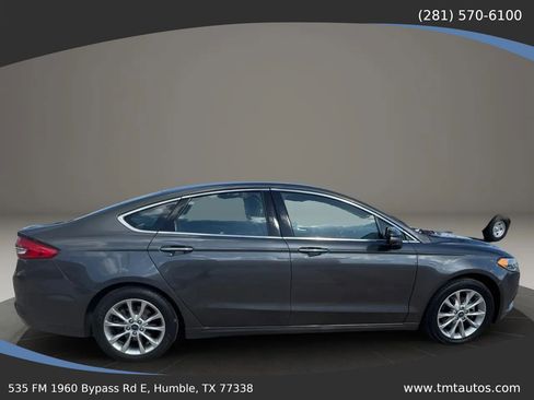 Used 2017 Ford Fusion SE w/ Fusion SE Technology Package FWD image 7