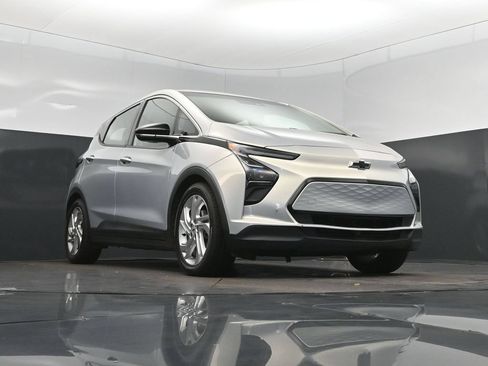 Used 2022 Chevrolet Bolt LT FWD image 44