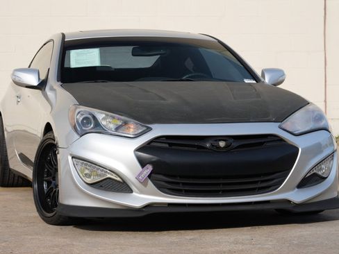 Used 2013 Hyundai Genesis 3.8 RWD image 2