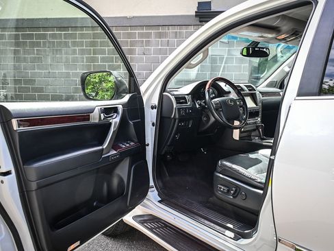 Used 2016 Lexus GX 460 w/ Premium Package AWD/4WD image 7