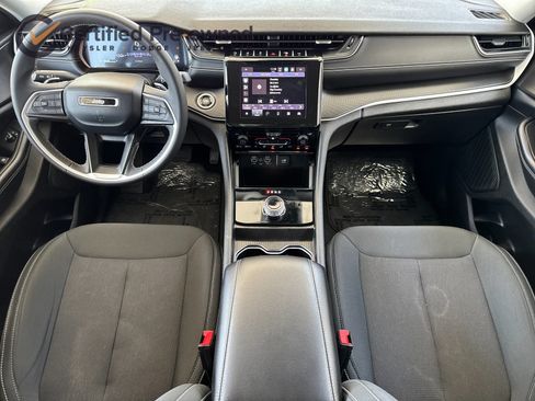 Used 2024 Jeep Grand Cherokee Laredo AWD/4WD image 14