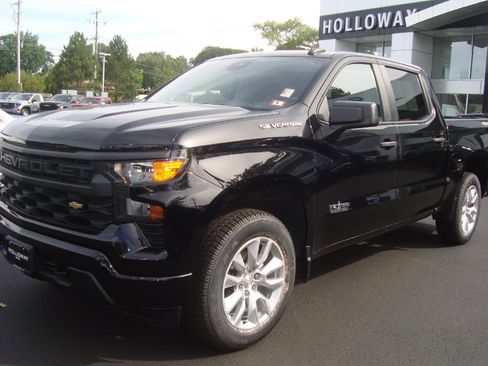 Used 2022 Chevrolet Silverado 1500 Custom image 1