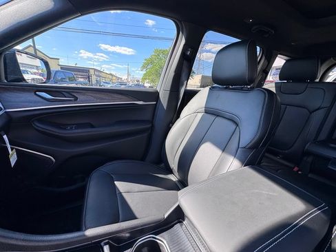 New 2026 Jeep Grand Cherokee Limited AWD/4WD image 14