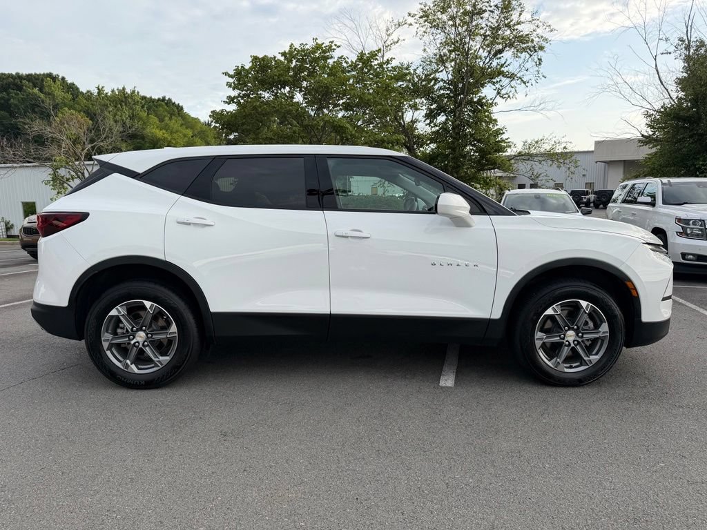 Used 2025 Chevrolet Blazer LT FWD image 8