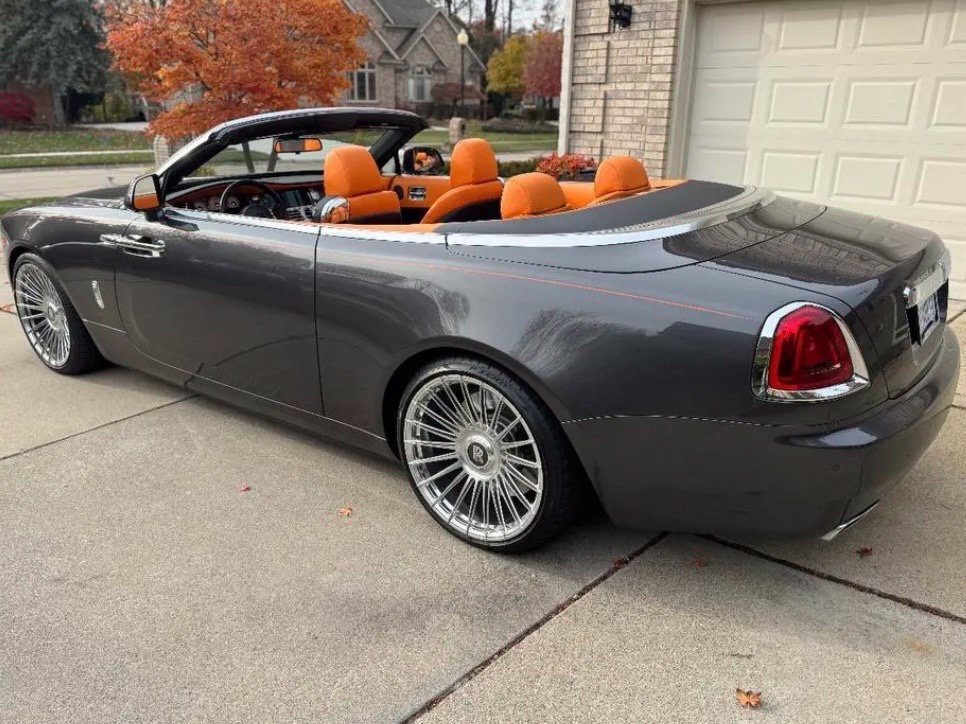 Used 2016 Rolls-Royce Dawn RWD image 3