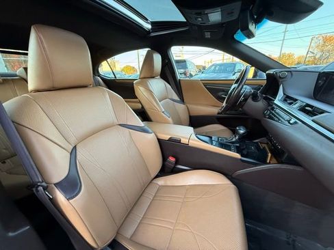 Used 2019 Lexus ES 300h w/ Luxury Package image 31