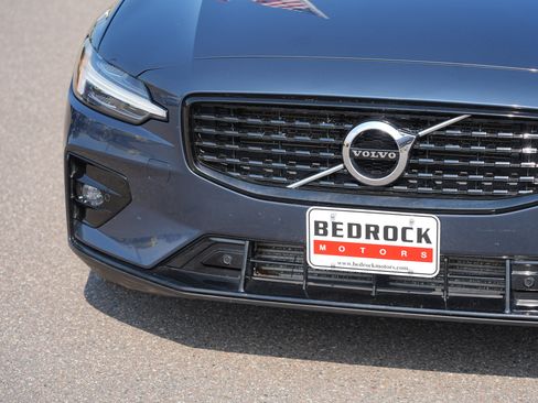 Used 2021 Volvo S60 T5 Momentum AWD/4WD image 9
