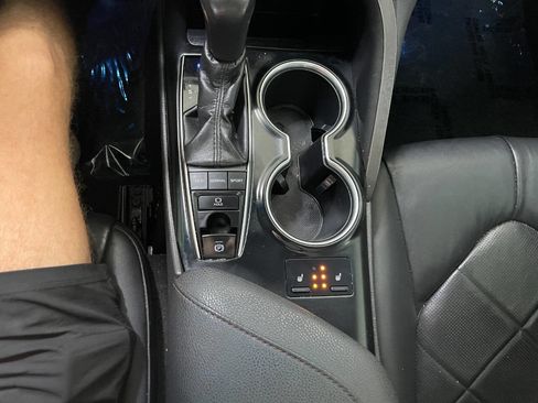 Used 2018 Toyota Camry XLE image 35