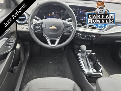 Used 2024 Chevrolet Trax LT w/ LT Convenience Package FWD image 10