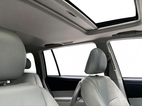 Used 2012 Toyota Highlander SE image 27